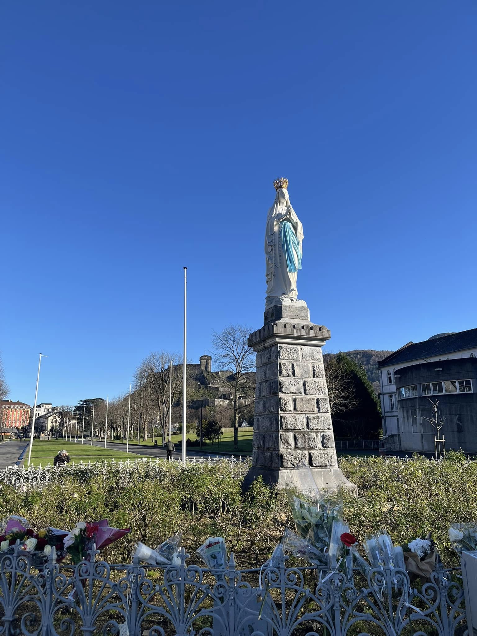 Lourdes en été : Comment profiter de la ville tout en évitant la chaleur ?