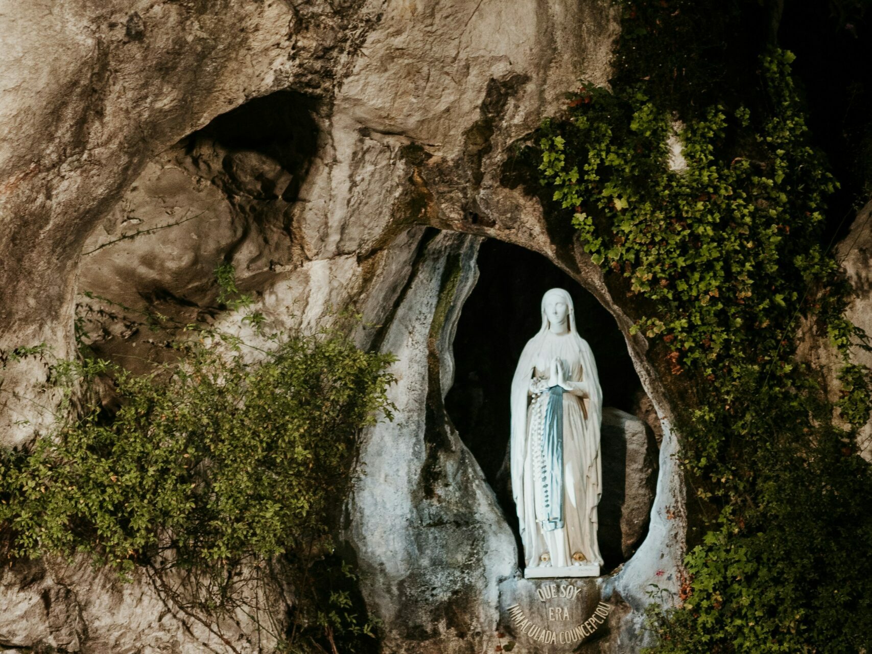 Pèlerinage à Lourdes : tout ce qu’il faut savoir pour bien organiser votre voyage spirituel
